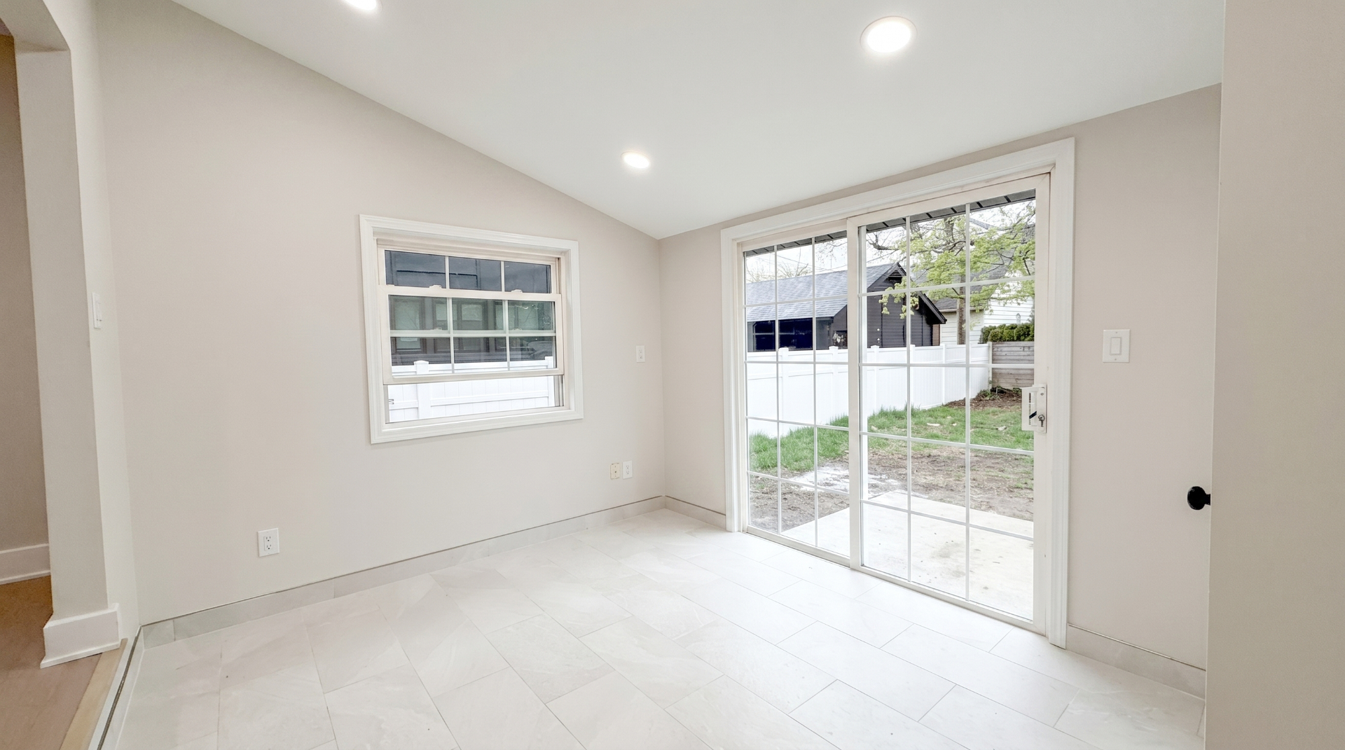 631 Humphrey Avenue — photo 9
